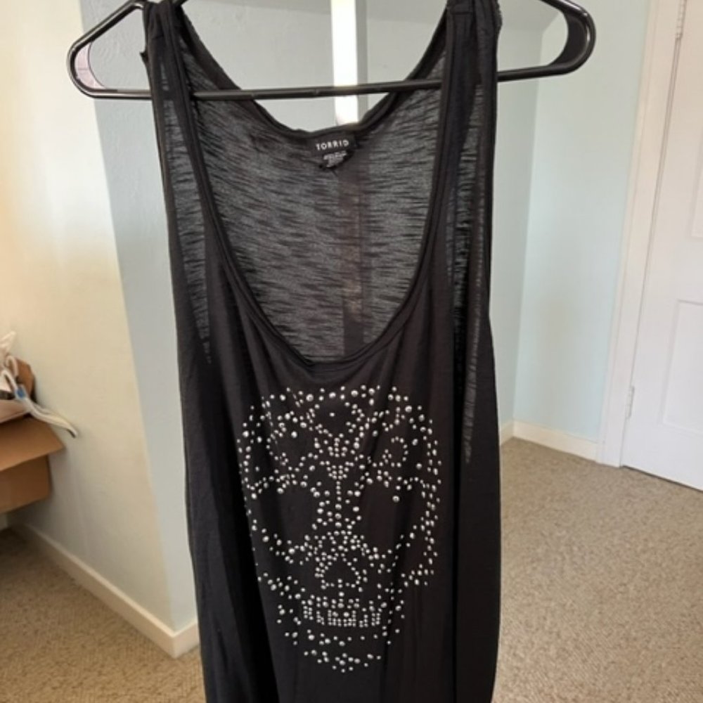 Torrid black skull tank top size 4